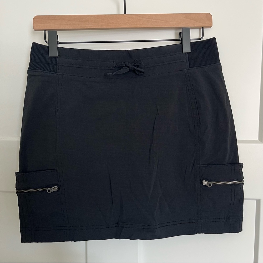 Athleta Trekkie Hiking Skort, black, size 6